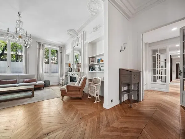 Appartement 7 pièces 196 m²
