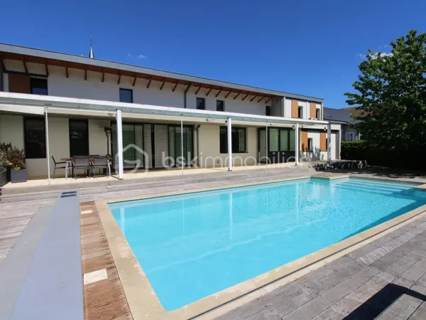 Maison 7 pièces 225 m²