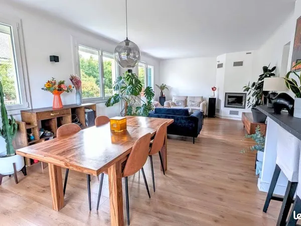Maison familiale entièrement rénovée 180m2 - 5 chambres - terrain 930m2
