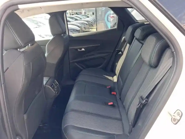 Peugeot 3008 hybrid 225 e-eat8 — photo 10