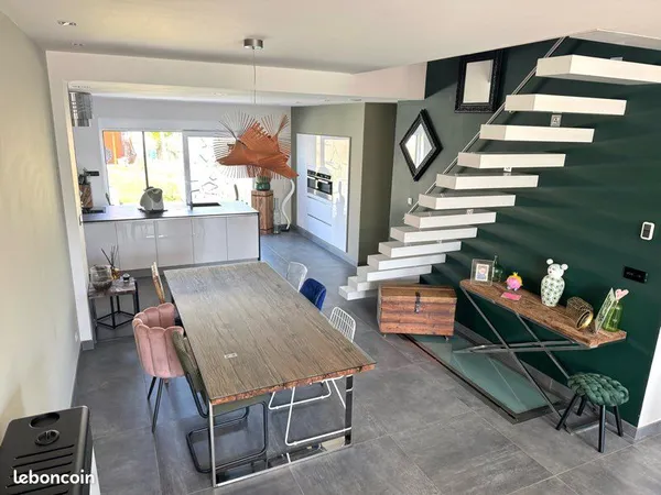 Maison semi-individuelle rénovée 152 m² - 60 m² d'espaces de vie - jardin - garage