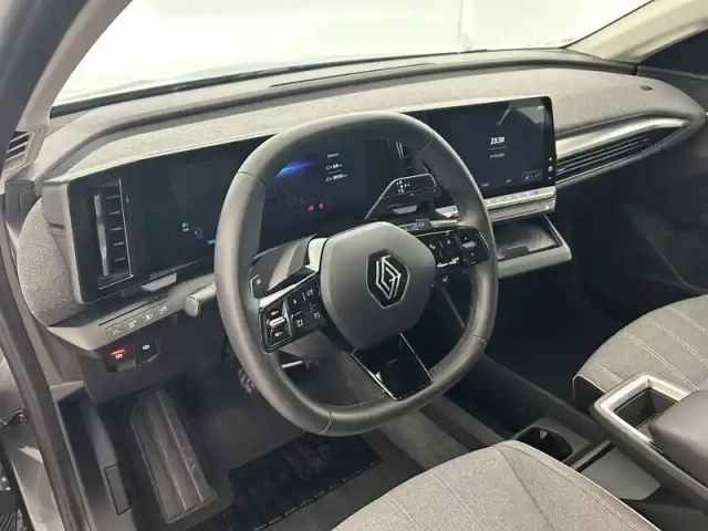 Renault Megane e-tech ev40 130ch standard charge — photo 36