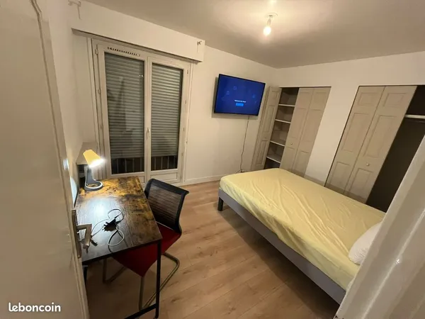 Chambre meublée en colocation - Évry-Courcouronnes - 480 toutes charges comprises