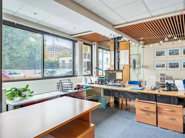 Bureaux 5 pièces 143 m²