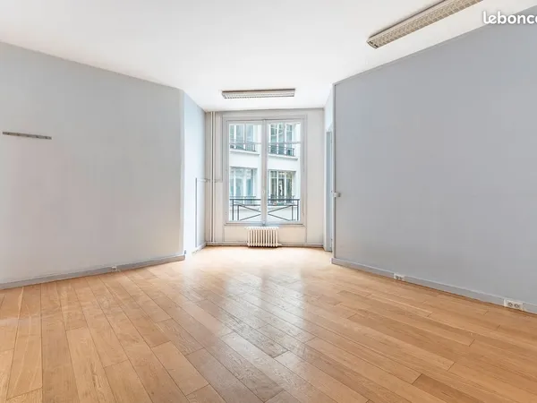 36 m² de bureaux à louer 75008