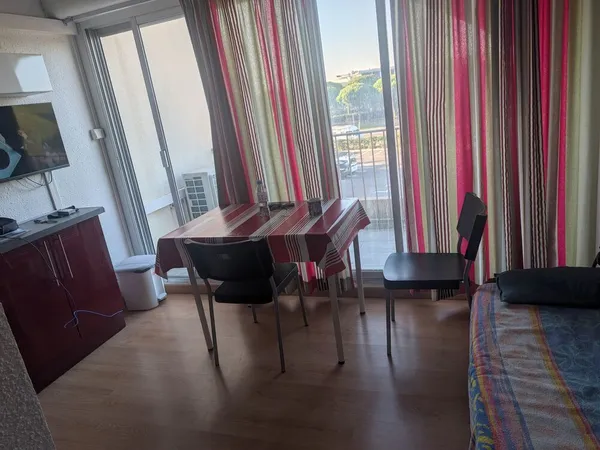 studio cabine 24 m² + 6 m² de terrasse . Vue Mer