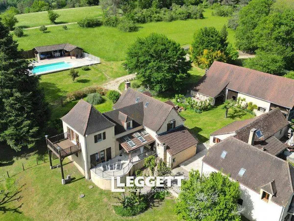 Maison 12 pièces 359 m²