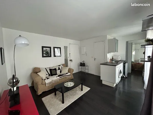Paris 9e - Montmartre / Anvers - T1 meublé de 24 m² - 980 CC/mois