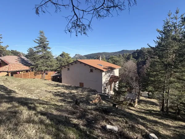THORENC – Grande maison familiale 6 pièces avec 160 m² d'annexes – Nouveau prix !