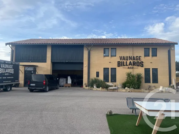 Local commercial 300 m²
