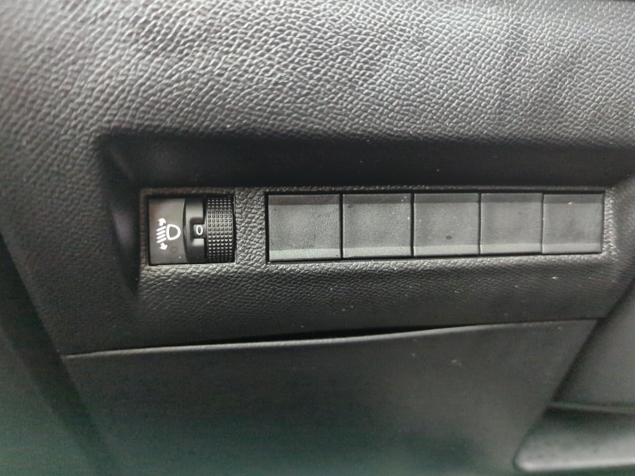 Peugeot 2008 hybrid 145 e-dcs6 allure — photo 20