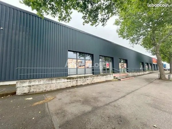 Local commercial 850 m²