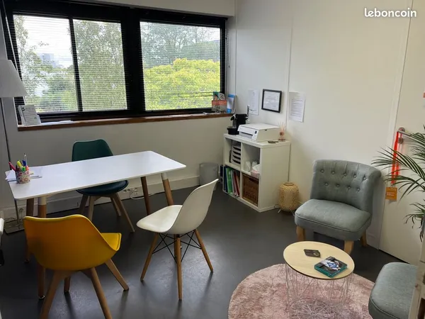 A louer, bureaux individuels, fermés sur plateau de 100 m²