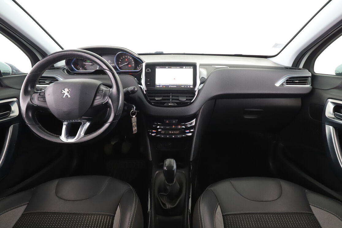 Peugeot 2008 1.2 PureTech Allure — photo 11