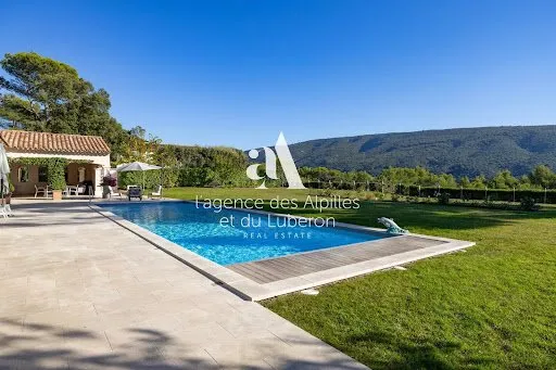 Villa 300 m²