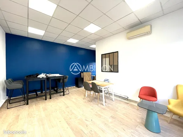 Local commercial 33 m² ROQUEBRUNE SUR ARGENS