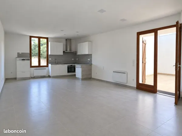 Appartement T3 avec cour en parking en RDC