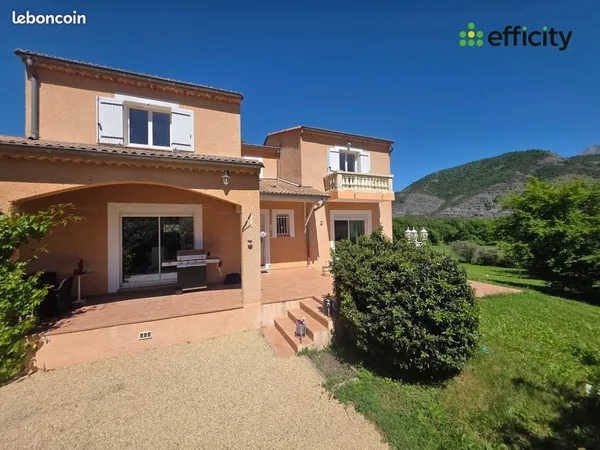 Villa 8 pièces 245 m²