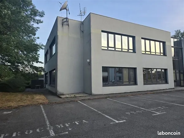 À LOUER - Bureaux 200 m² - École-Valentin (25)