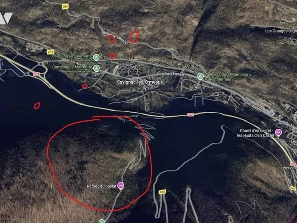 Terrain 30605 m²