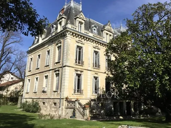Maison 13 pièces 500 m²