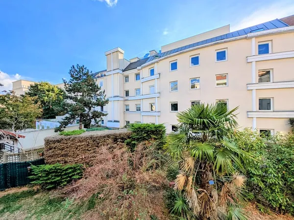 MAISONS-LAFFITTE - Hyper-Centre - Appartement 3 pièces de 73 M² + balcons + cave et parking en sous-