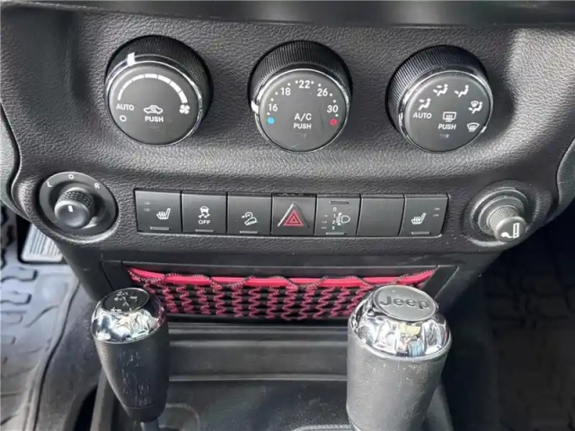 Jeep Wrangler v6 3.6 pentastar 284 - 4x4 rock trac bva — photo 29