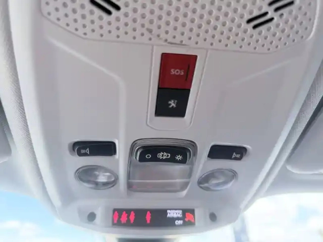 Peugeot 2008 electrique 136 ch — photo 31