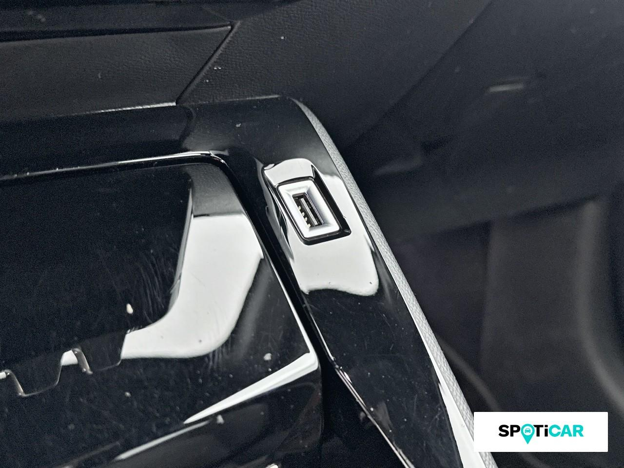 Peugeot 208 e-208 136ch gt — photo 17