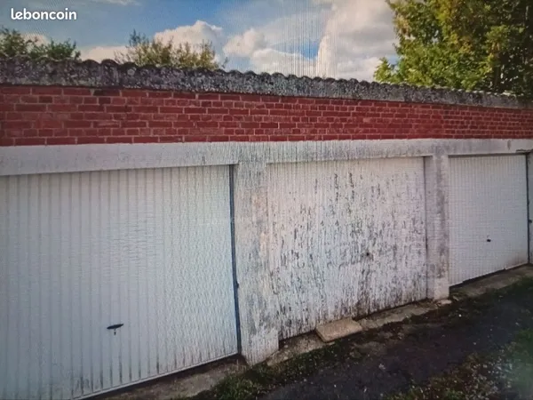 Lot garage
