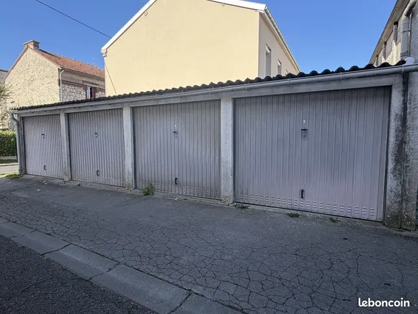 Garage 13 m² à louer - Centre-ville