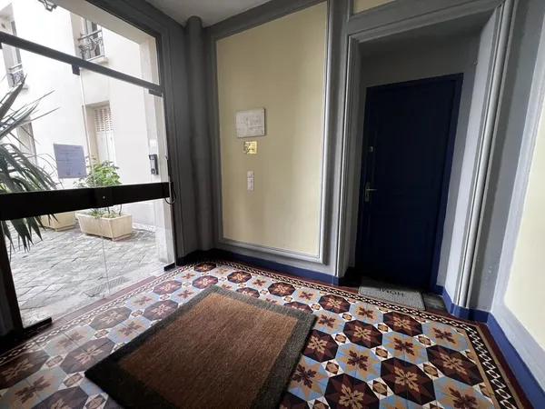 NEUILLY-SUR-SEINE avenue Charles de Gaulle POSEZ VOS VALISES