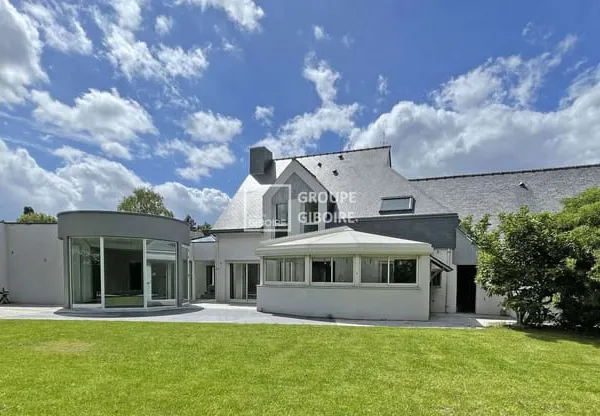 Maison 8 pièces 264 m²
