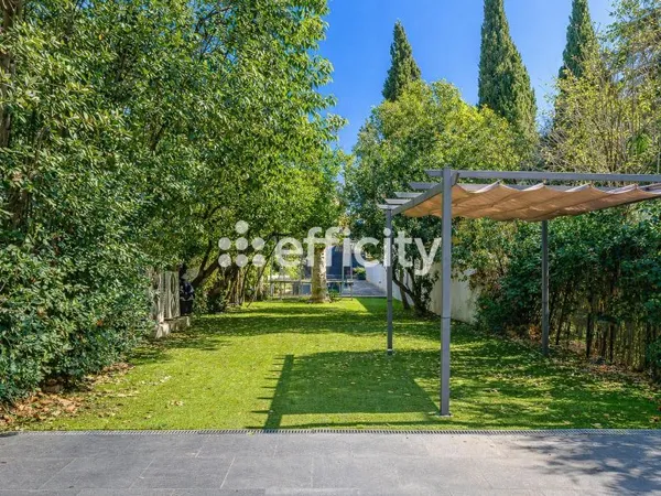 Maison 6 pièces 313 m²