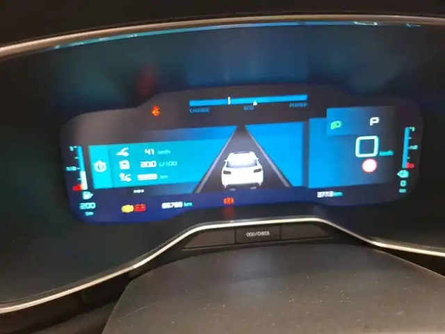 Citroën C5 Aircross hybride rechargeable 225 e-eat8 — photo 29