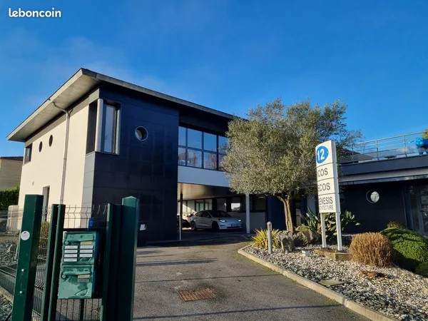 Bureaux 250 m² à proximité immédiate de la rocade sortie N°5