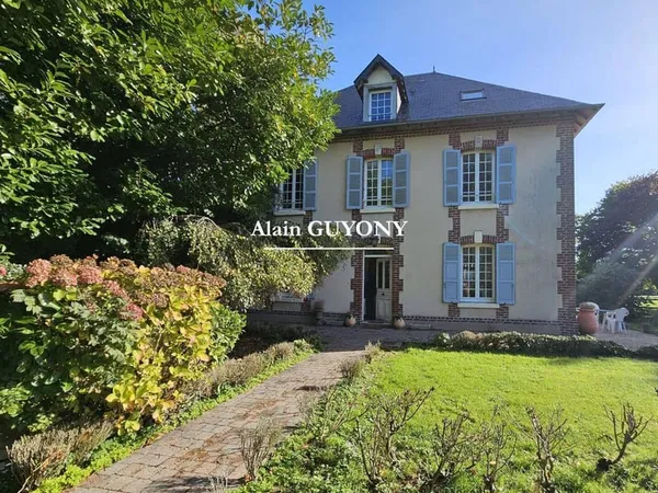 Maison 10 pièces 241 m²