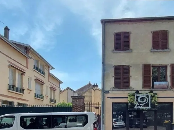 Immeuble entier - Idéal commerçant ou investisseur