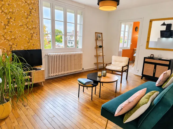 APPARTEMENT RÉNOVÉ DE 88 M², 2 CHAMBRES ET 2 PLACES DE PARKING SÉCURISÉES !