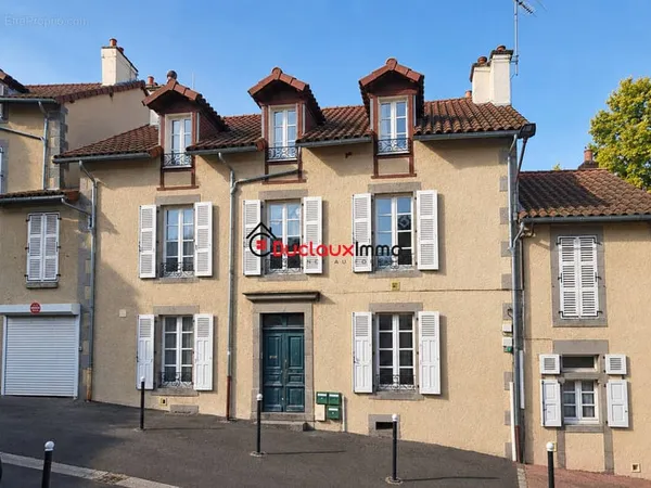 AURILLAC - Quartier très recherché - Immeuble en MONOPROPRIETE