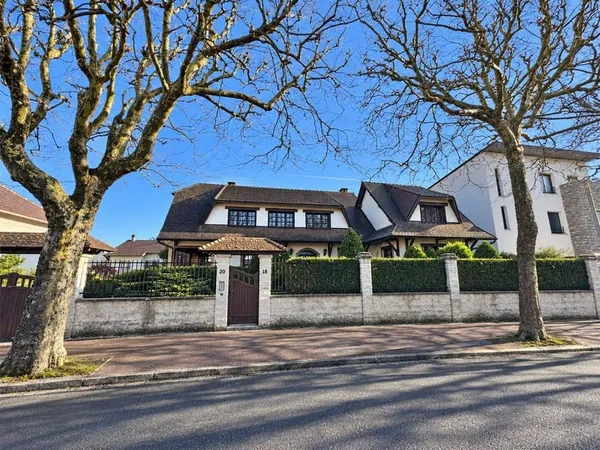 Maison 10 pièces 250 m²