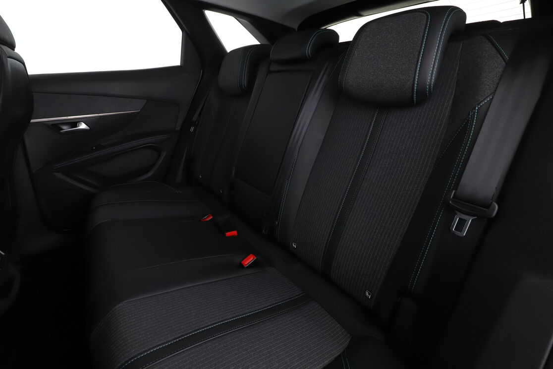 Peugeot 3008 1.2 PureTech Allure Pack EAT8 — photo 15