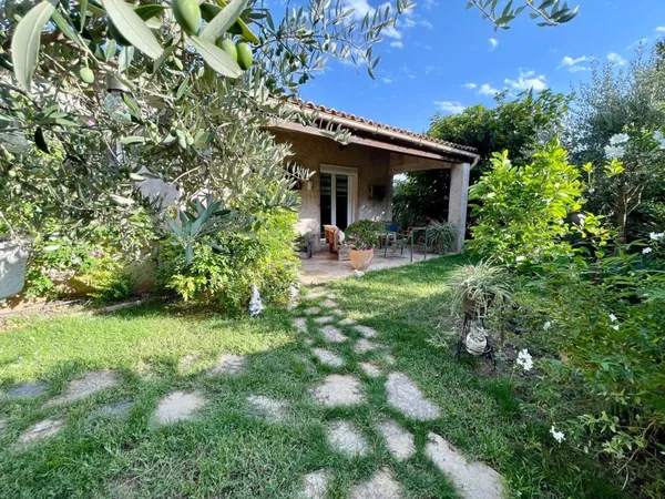 Maison rénovée de 90 m², 3 chambres, terrain 450 m², atelier