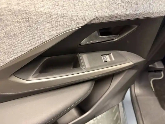 Peugeot 3008 hybrid 145 e-dcs6 — photo 62