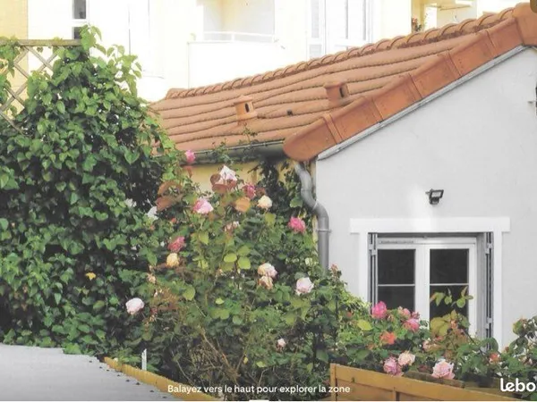 Petite maison indépendante avec cour privée