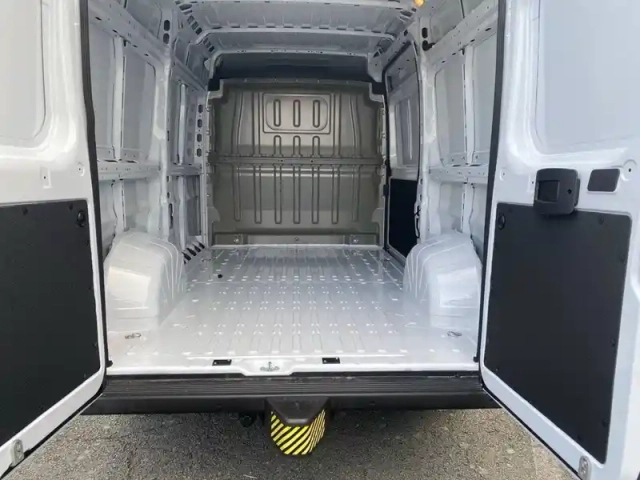 Citroën Jumper fourgon tole 33 l2h2 140 s&amp;s bvm6 — photo 52