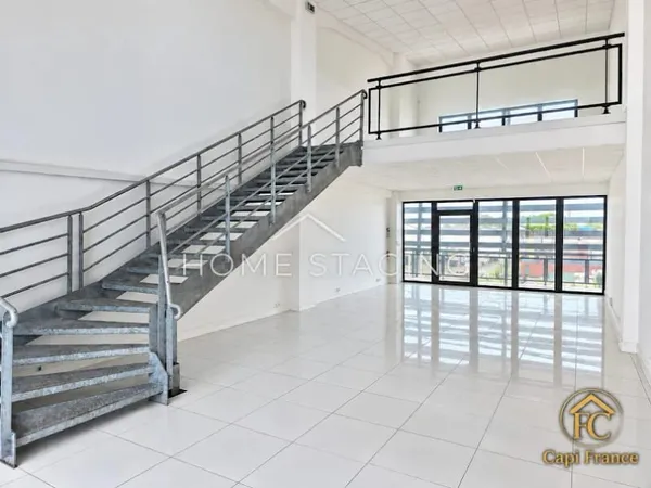 Local 2 pièces 119 m²