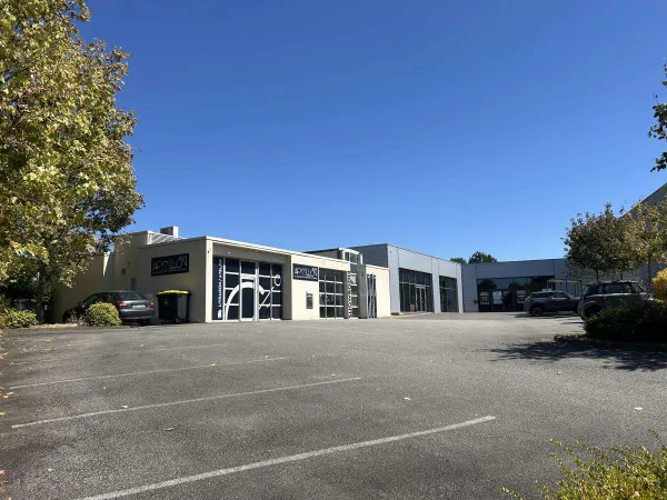 Local 600 m²