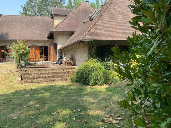 Maison 10 pièces 350 m²