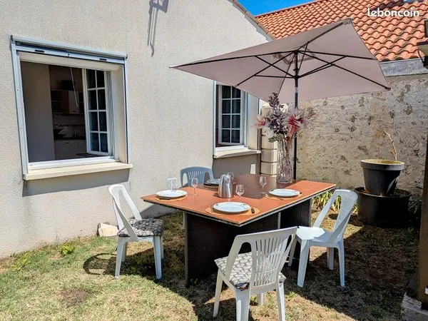 Petite maison meublée classée 2 étoiles à 350m plage Royan Pontaillac loft 30m² 1pièce + jardin 70m²